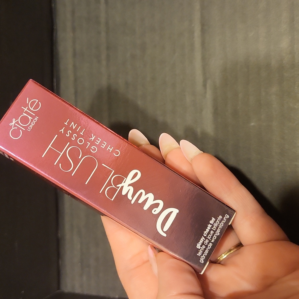 Makeup Bundle - Picture 6 of 6